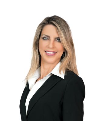 Portrait of Rhonda Calverley, REALTOR®.